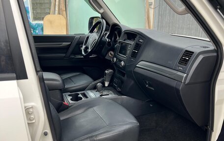 Mitsubishi Pajero IV, 2011 год, 2 500 000 рублей, 13 фотография