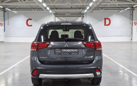 Mitsubishi Outlander III рестайлинг 3, 2015 год, 1 649 000 рублей, 10 фотография