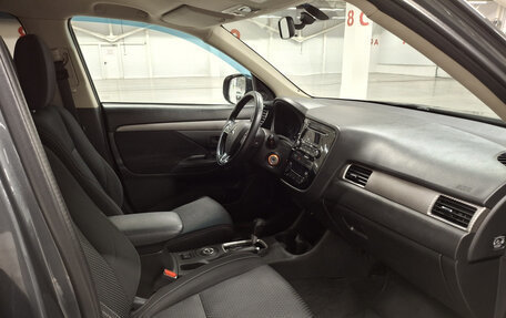 Mitsubishi Outlander III рестайлинг 3, 2015 год, 1 649 000 рублей, 15 фотография