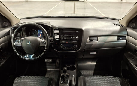 Mitsubishi Outlander III рестайлинг 3, 2015 год, 1 649 000 рублей, 18 фотография