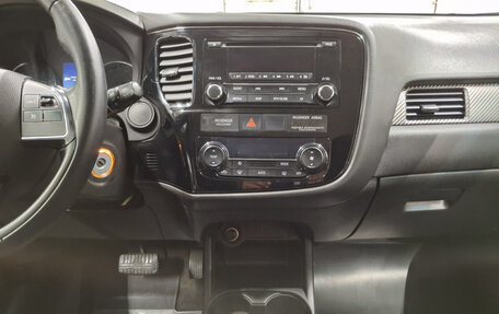 Mitsubishi Outlander III рестайлинг 3, 2015 год, 1 649 000 рублей, 19 фотография