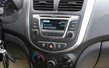 Hyundai Solaris II рестайлинг, 2015 год, 945 000 рублей, 18 фотография