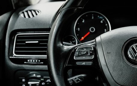 Volkswagen Touareg III, 2015 год, 1 999 000 рублей, 15 фотография