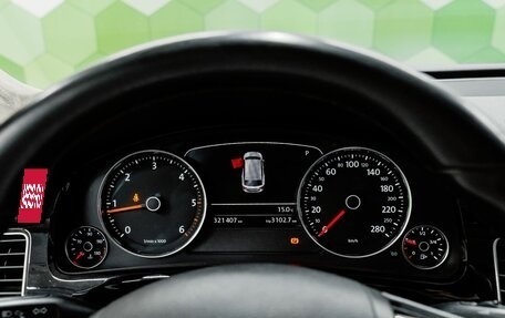Volkswagen Touareg III, 2015 год, 1 999 000 рублей, 17 фотография