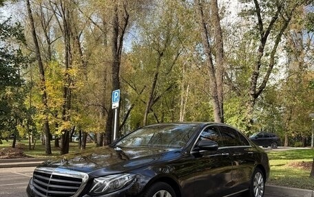 Mercedes-Benz E-Класс, 2019 год, 3 700 000 рублей, 1 фотография