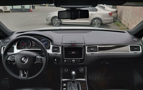 Volkswagen Touareg III, 2015 год, 2 380 000 рублей, 11 фотография