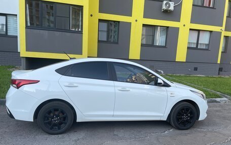 Hyundai Solaris II рестайлинг, 2019 год, 1 050 000 рублей, 4 фотография