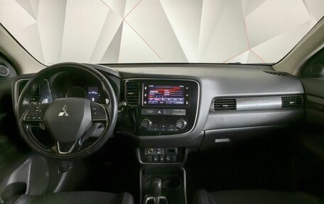 Mitsubishi Outlander III рестайлинг 3, 2018 год, 2 047 000 рублей, 10 фотография