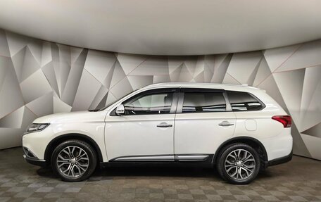 Mitsubishi Outlander III рестайлинг 3, 2018 год, 2 047 000 рублей, 5 фотография