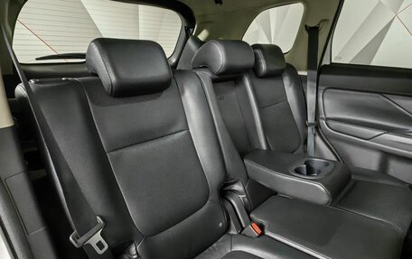 Mitsubishi Outlander III рестайлинг 3, 2018 год, 2 047 000 рублей, 13 фотография