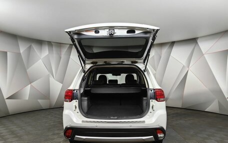 Mitsubishi Outlander III рестайлинг 3, 2018 год, 2 047 000 рублей, 19 фотография