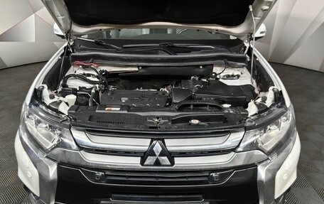 Mitsubishi Outlander III рестайлинг 3, 2018 год, 2 047 000 рублей, 18 фотография
