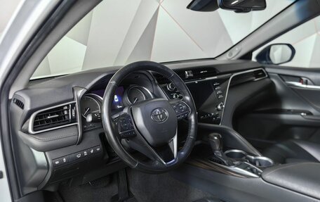 Toyota Camry, 2019 год, 2 295 000 рублей, 15 фотография
