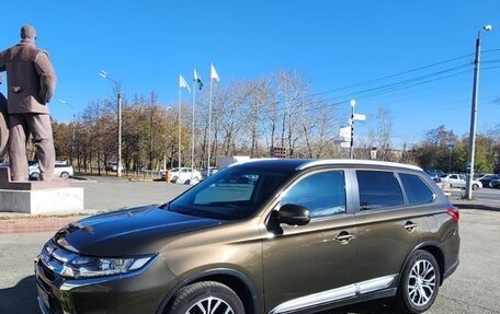 Mitsubishi Outlander III рестайлинг 3, 2015 год, 1 800 000 рублей, 1 фотография