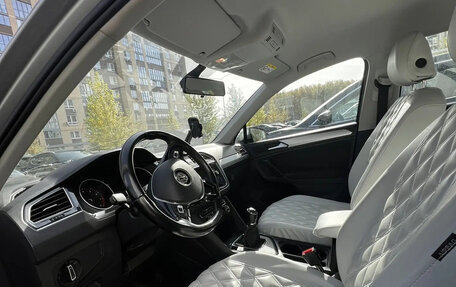 Volkswagen Tiguan II, 2019 год, 1 900 000 рублей, 2 фотография