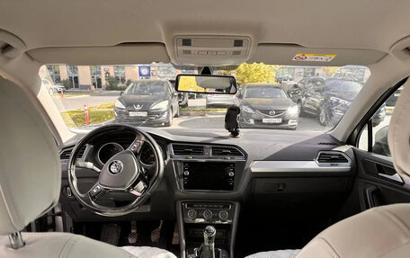 Volkswagen Tiguan II, 2019 год, 1 900 000 рублей, 3 фотография