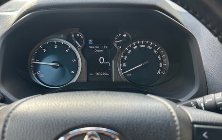 Toyota Land Cruiser Prado 150 рестайлинг 2, 2018 год, 3 890 000 рублей, 7 фотография