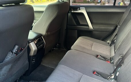 Toyota Land Cruiser Prado 150 рестайлинг 2, 2018 год, 3 890 000 рублей, 9 фотография