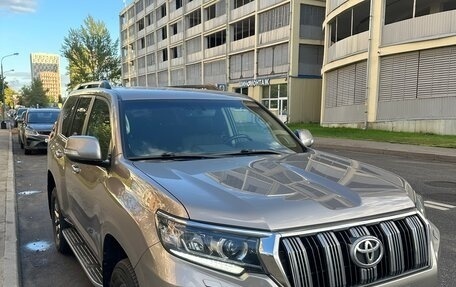 Toyota Land Cruiser Prado 150 рестайлинг 2, 2018 год, 3 890 000 рублей, 2 фотография