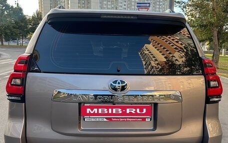 Toyota Land Cruiser Prado 150 рестайлинг 2, 2018 год, 3 890 000 рублей, 5 фотография