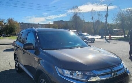 Mitsubishi Outlander III рестайлинг 3, 2015 год, 1 800 000 рублей, 3 фотография