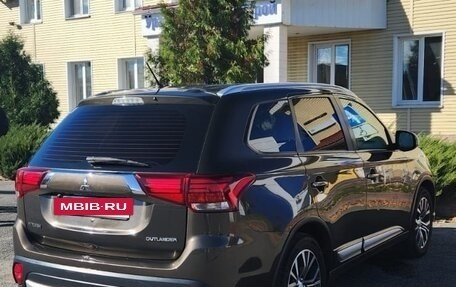 Mitsubishi Outlander III рестайлинг 3, 2015 год, 1 800 000 рублей, 2 фотография