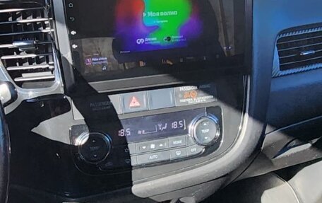 Mitsubishi Outlander III рестайлинг 3, 2015 год, 1 800 000 рублей, 8 фотография