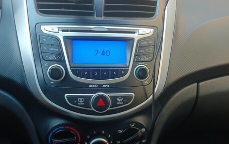 Hyundai Solaris II рестайлинг, 2011 год, 600 000 рублей, 6 фотография