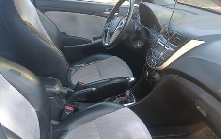 Hyundai Solaris II рестайлинг, 2011 год, 600 000 рублей, 7 фотография