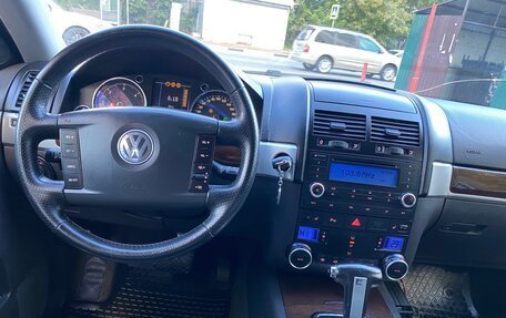 Volkswagen Touareg III, 2006 год, 725 000 рублей, 2 фотография