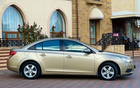 Chevrolet Cruze II, 2009 год, 685 000 рублей, 9 фотография