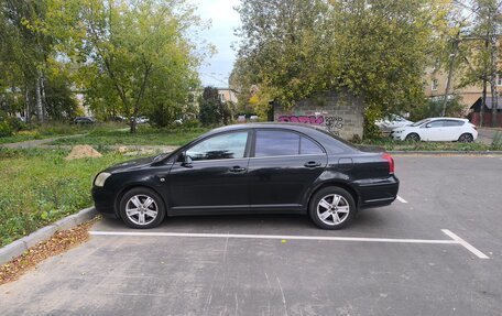 Toyota Avensis III рестайлинг, 2004 год, 950 000 рублей, 1 фотография
