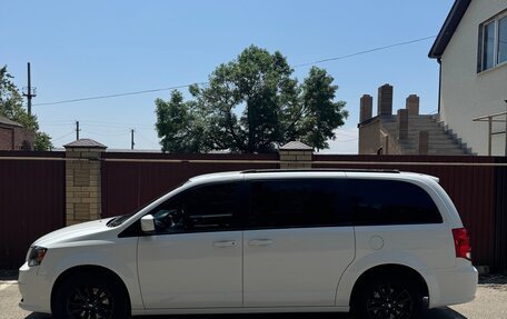 Dodge Caravan V, 2019 год, 1 200 000 рублей, 2 фотография