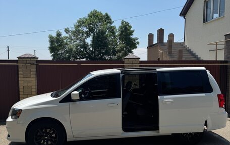 Dodge Caravan V, 2019 год, 1 200 000 рублей, 7 фотография