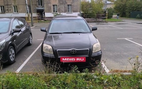 Toyota Avensis III рестайлинг, 2004 год, 950 000 рублей, 4 фотография