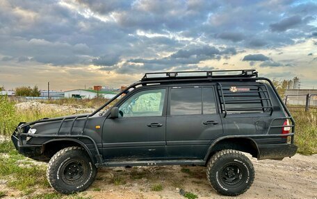 Toyota Land Cruiser 100 рестайлинг 2, 2006 год, 3 500 000 рублей, 2 фотография