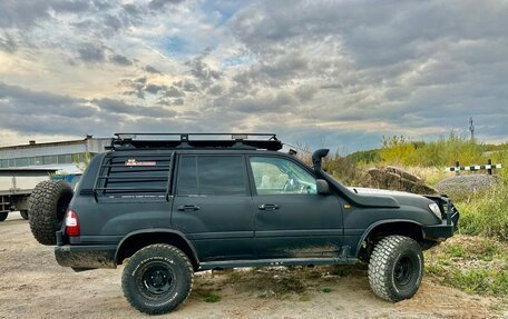 Toyota Land Cruiser 100 рестайлинг 2, 2006 год, 3 500 000 рублей, 6 фотография