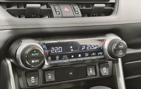 Toyota RAV4, 2025 год, 4 990 000 рублей, 24 фотография
