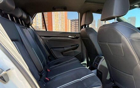 Volkswagen Golf VIII, 2022 год, 1 900 000 рублей, 13 фотография