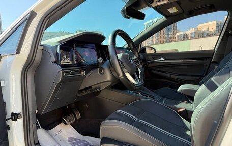 Volkswagen Golf VIII, 2022 год, 1 900 000 рублей, 8 фотография