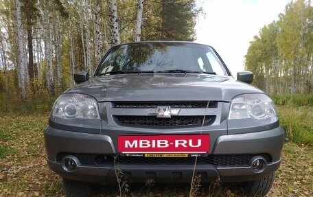 Chevrolet Niva I рестайлинг, 2017 год, 750 000 рублей, 2 фотография