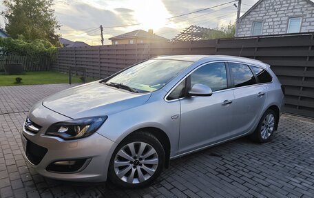 Opel Astra J, 2013 год, 1 050 000 рублей, 2 фотография