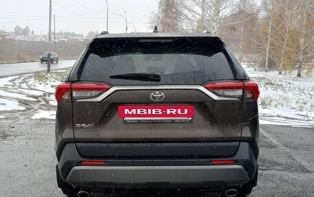Toyota RAV4, 2021 год, 2 600 000 рублей, 2 фотография