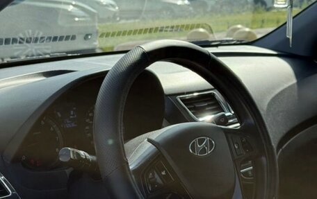 Hyundai Solaris II рестайлинг, 2011 год, 630 000 рублей, 6 фотография