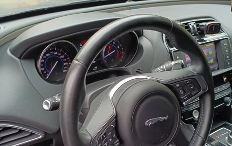 Jaguar XE I рестайлинг, 2018 год, 3 100 000 рублей, 10 фотография