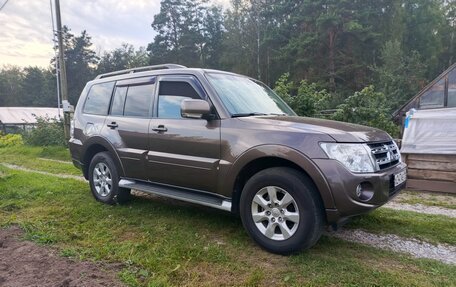 Mitsubishi Pajero IV, 2013 год, 2 500 000 рублей, 2 фотография