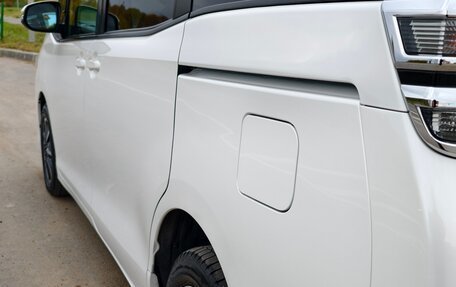 Toyota Voxy III, 2018 год, 2 400 000 рублей, 14 фотография