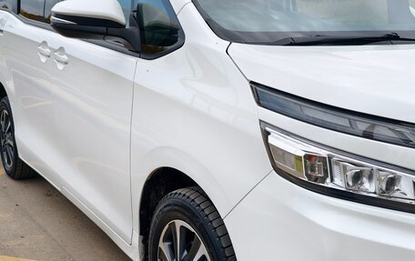 Toyota Voxy III, 2018 год, 2 400 000 рублей, 11 фотография