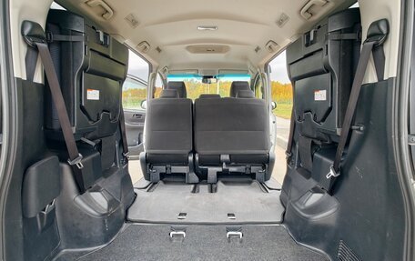 Toyota Voxy III, 2018 год, 2 400 000 рублей, 24 фотография