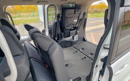 Toyota Voxy III, 2018 год, 2 400 000 рублей, 23 фотография